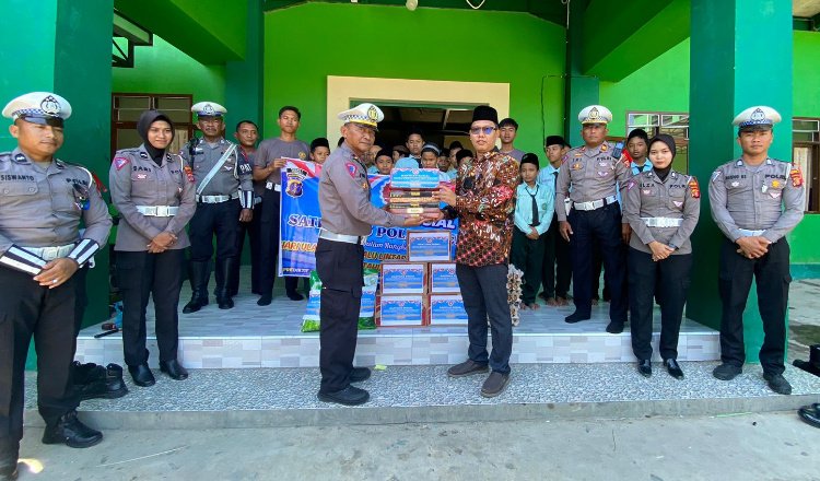 Satlantas Polres Berau Gelar Bansos di Ponpes Nurul Hidayah