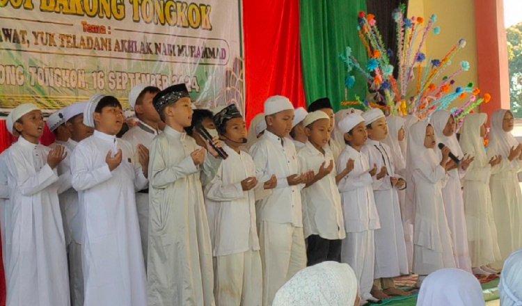 Kebersamaan Siswa SDN 001 Barong Tongkok, Meriahkan Maulid Nabi Muhammad SAW 1446 H