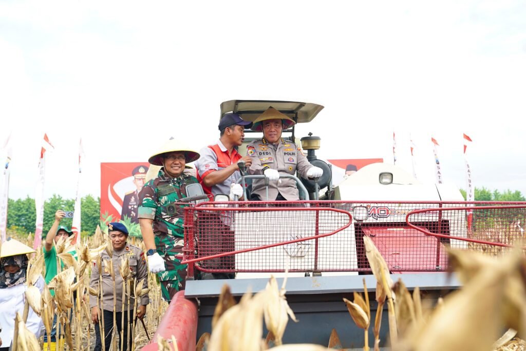 Wujudkan Astacita Presiden RI, Irwasum Polri Pimpin Panen Jagung Serentak di Madiun