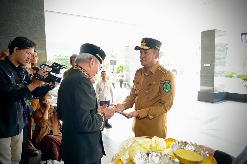 Gubernur Rudy dan Wagub Seno Ikuti Tepung Tawar