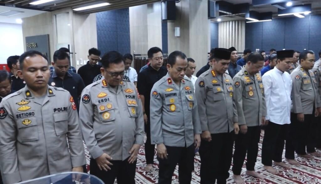 Jajaran Polri Gelar Salat Ghaib Untuk Anggota yang Gugur