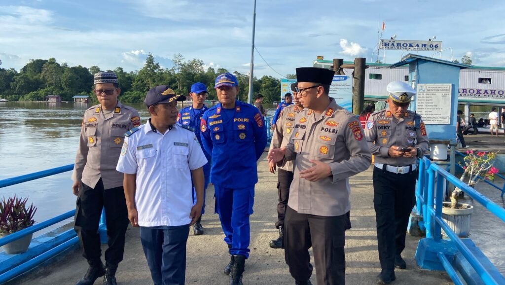 Kapolres Kubar dan Sat Polairud Tinjau Arus Mudik di Pelabuhan Melak