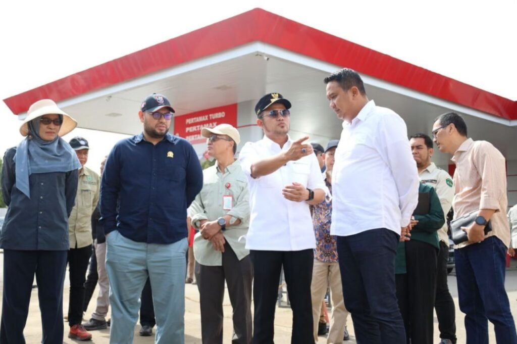 Gubernur Sidak SPBU PM Noor, Terima Keluhan Antrean Panjang BBM