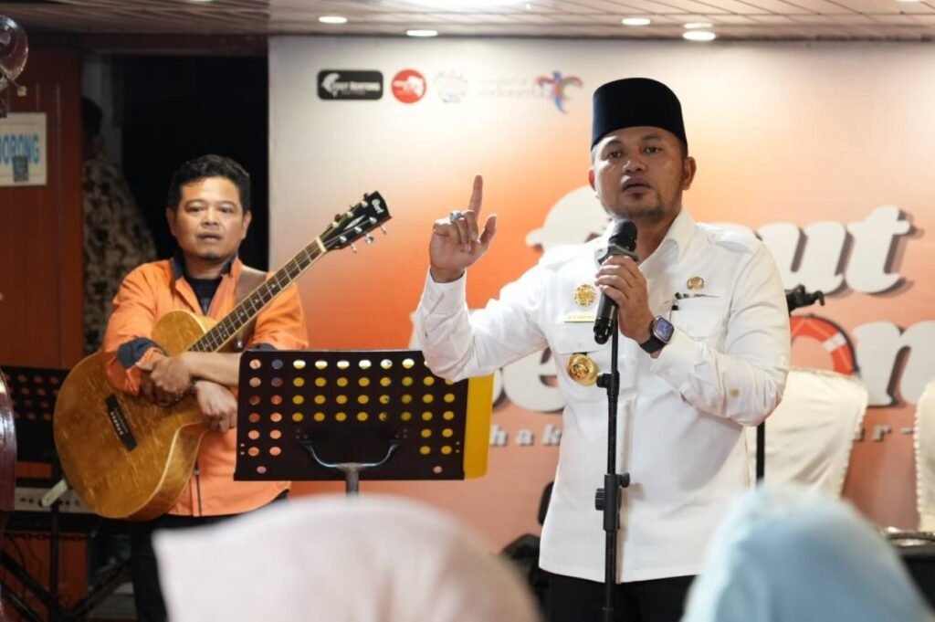 Gubernur Kaltim Susur Sungai Mahakam bersama Komisi VI DPRRI di Kapal Bentong