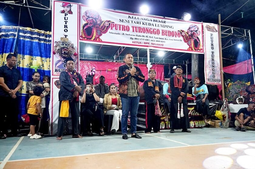 Apresiasi Pergelaran Seni Kuda Lumping Putro Turonggo Budoyo