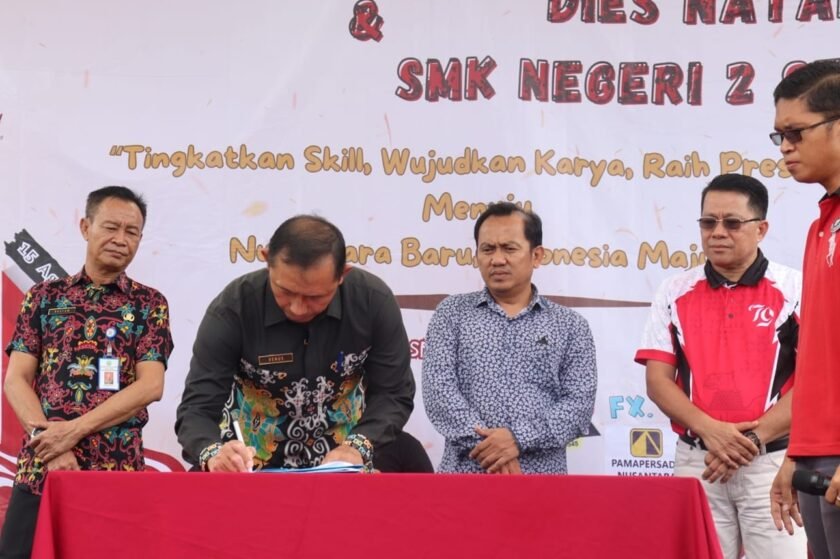 MoU DISARPUS Kubar Dukung Pendidikan di HUT ke-17 SMK 02 Sendawar