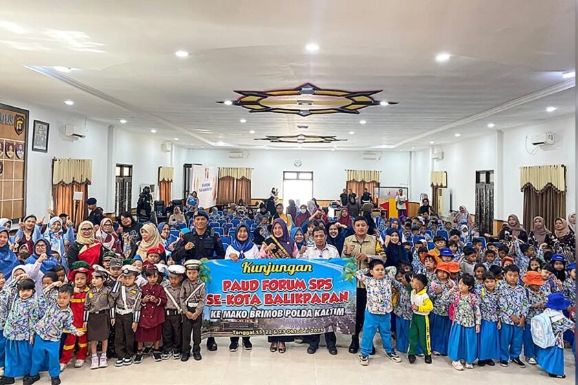 Brimob Polda Kaltim Kenalkan Tugas Polisi pada Anak Usia Dini