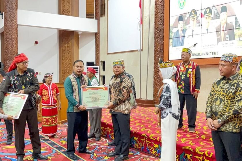 Kapolda Kaltim dan Pangdam VI/Mulawarman Dianugrahi Gelar Bangsawan Kutai Barat