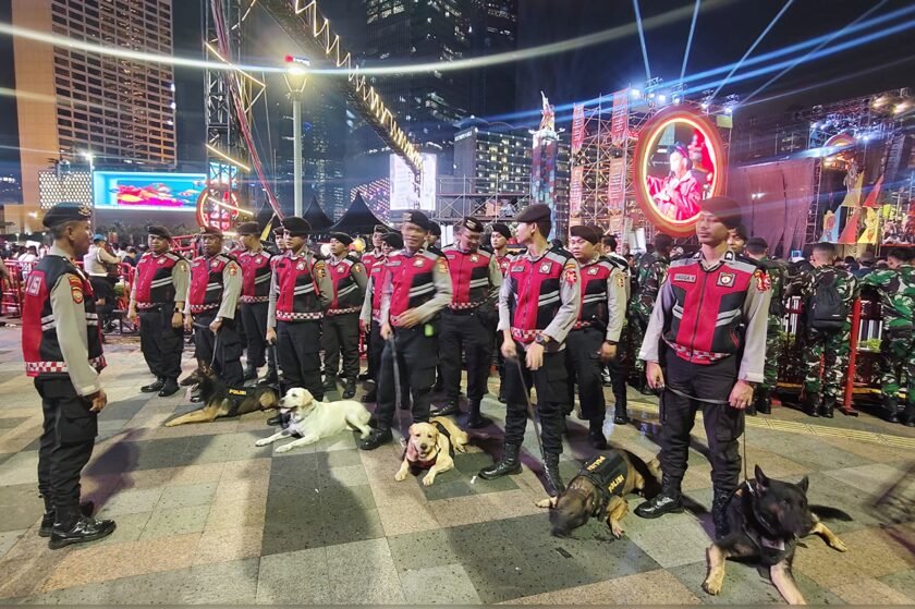 Baharkam Polri Kerahkan K-9 Jaga Keamanan Pergantian Tahun Baru di Bundaran HI