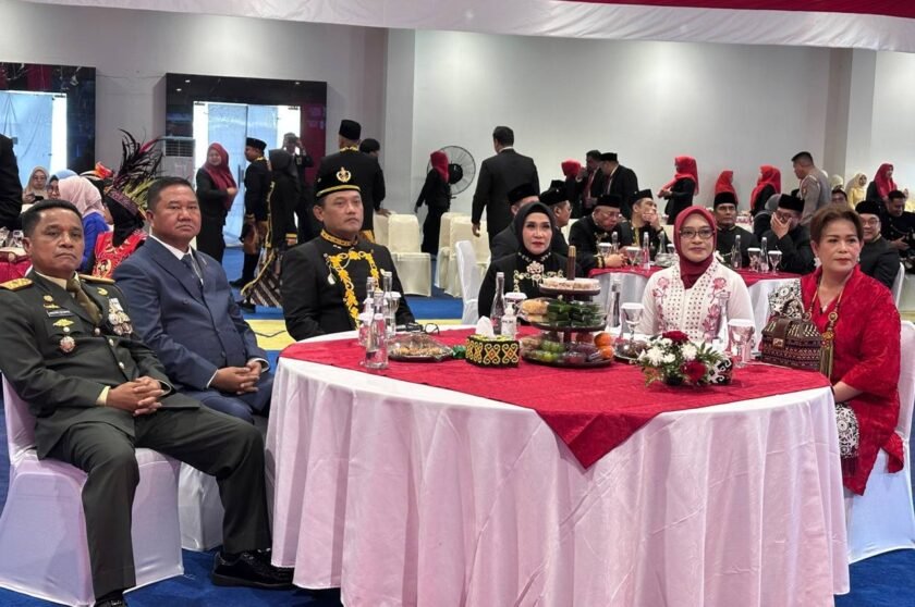 Wagub Seno Aji Saksikan Upacara Detik-Detik Proklamasi Secara Daring